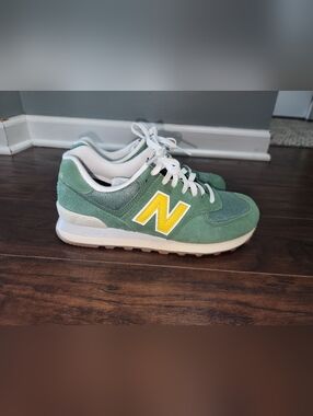 *** LIKE NEW *** New Balance 574